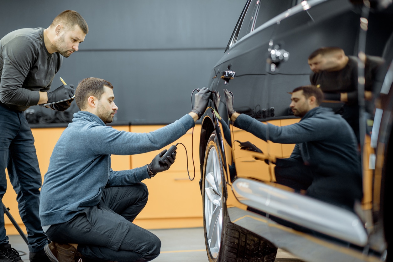 mechanics conducting an MOT